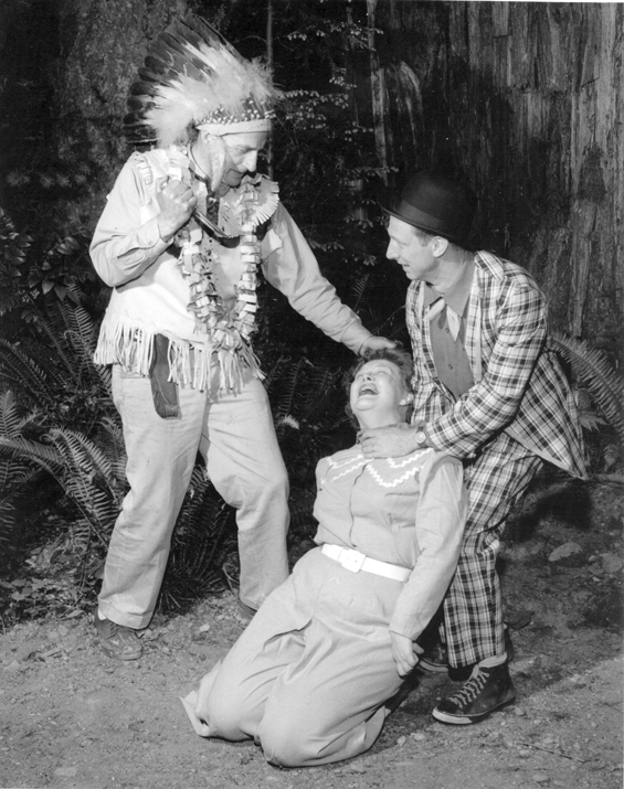 Sitting Bull (Evans Sanders), Delly (Lynn Rolie), Charlie (Ray Puddicombe)