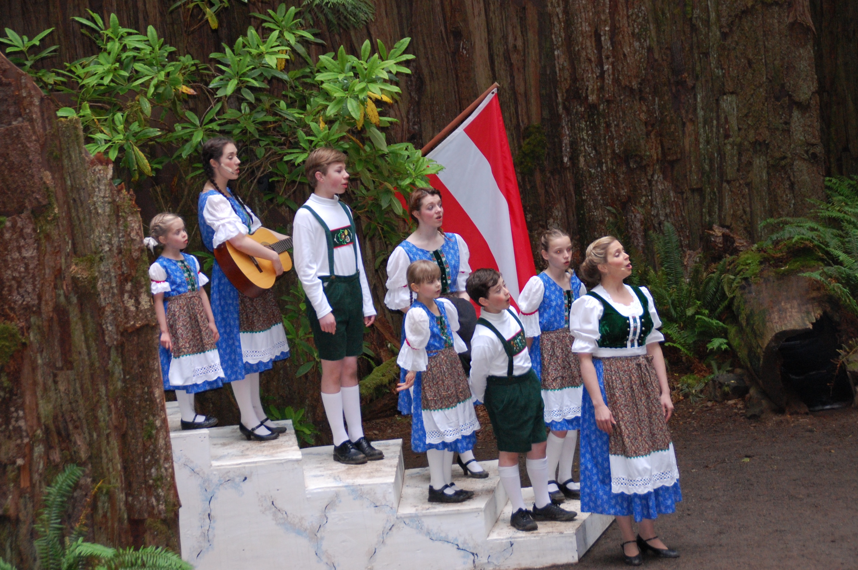 ChildrenAndMariaSinging